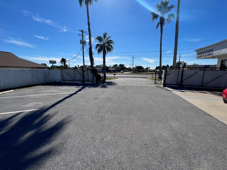 More Photos Of 19806 Panama City Beach Pky, Panama City Beach Showroom For Lease