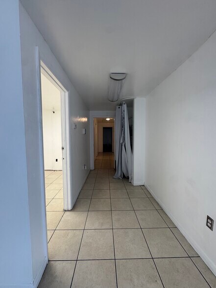 More Photos Of 11435 Rocket Blvd, Orlando Warehouse For Lease