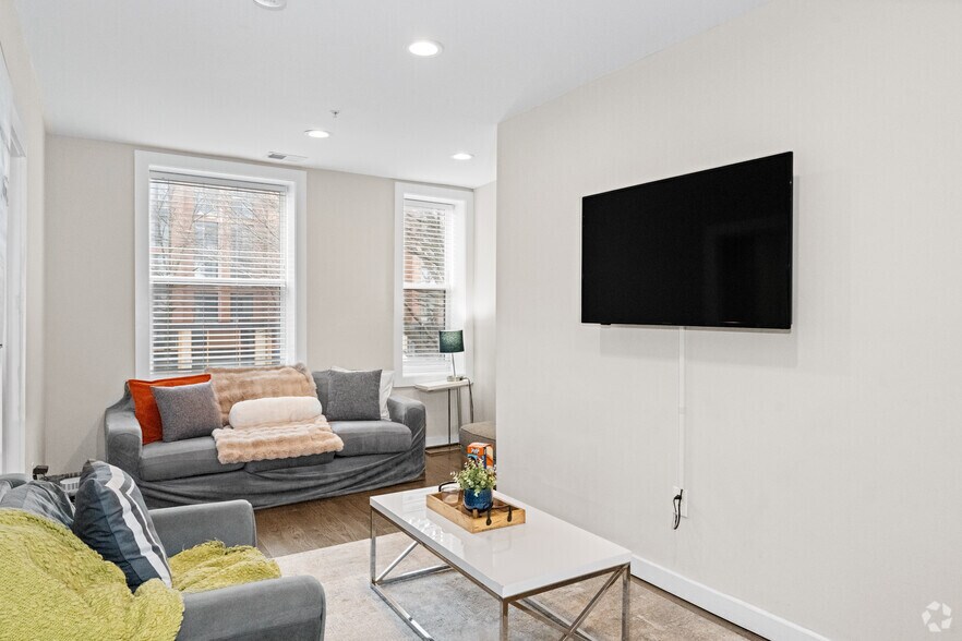 More Photos Of 1414 Pennsylvania Ave SE, Washington Apartments For Sale