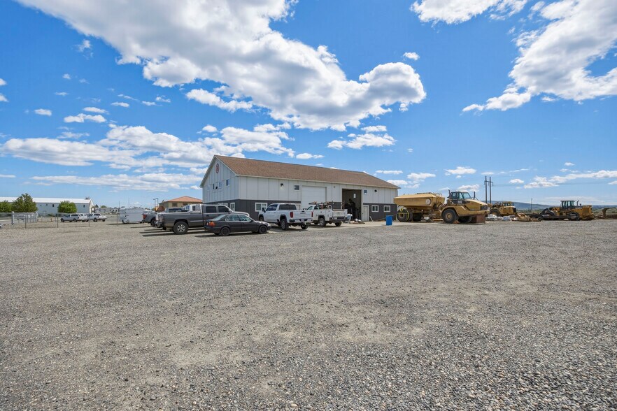 More Photos Of 2213 Henderson Loop, Richland Warehouse For Sale