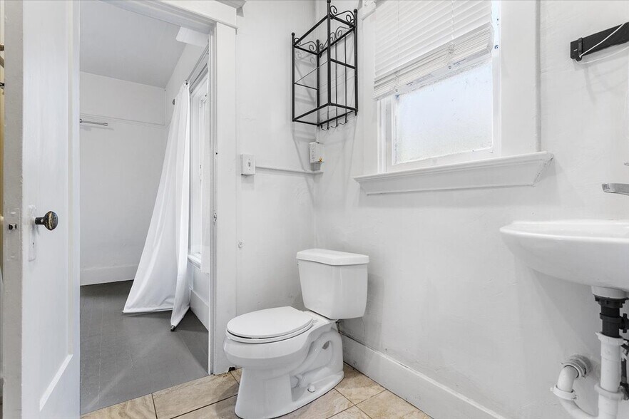 More Photos Of 2702 Dana St, Berkeley Medical For Sale