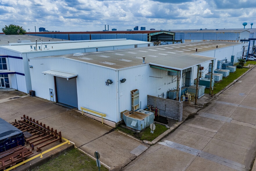 More Photos Of 1310 Rankin Rd, Houston Unknown For Lease