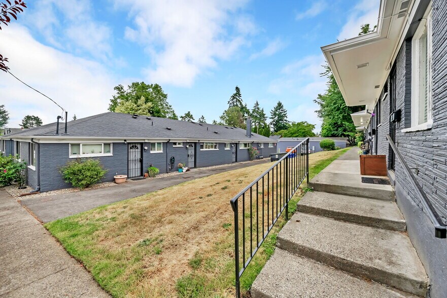 More Photos Of 206-240 NE 66th Ave, Portland Apartments For Sale