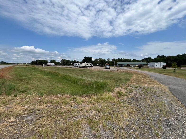 More Photos Of 4361 E Highway 3, Atoka Trailer Camper Park For Lease