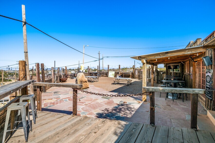 More Photos Of 1200 N Jefferson Dr, Oracle Bar For Sale
