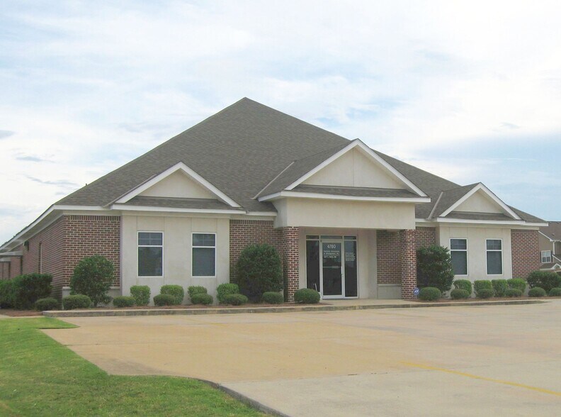 More Photos Of 4780-4782 Woodmere Blvd, Montgomery Medical For Lease