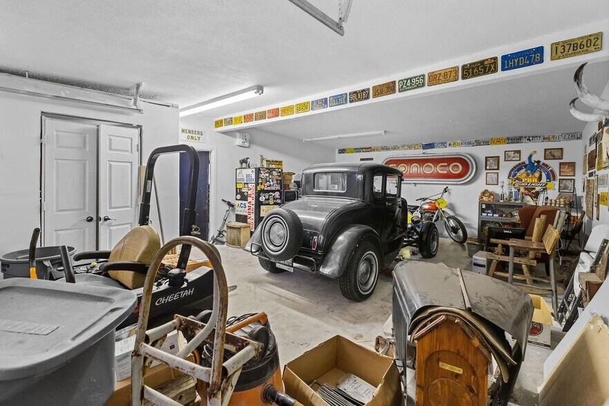 More Photos Of 530 E Hwy 69, Denison Office For Sale