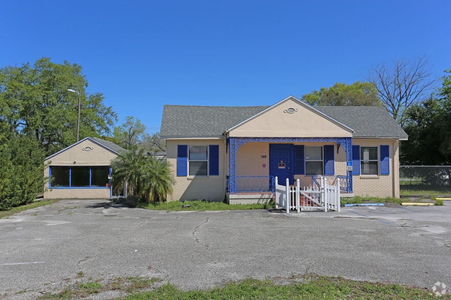 More Photos Of 709 N Church St, Mulberry Freestanding For Sale