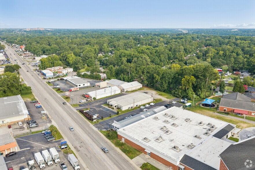 More Photos Of 1076 Sunset Blvd, West Columbia Showroom For Lease