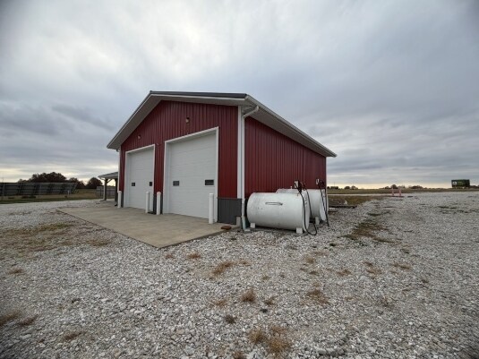 More Photos Of 18062 Round Barn Way, Kirksville Flex For Sale