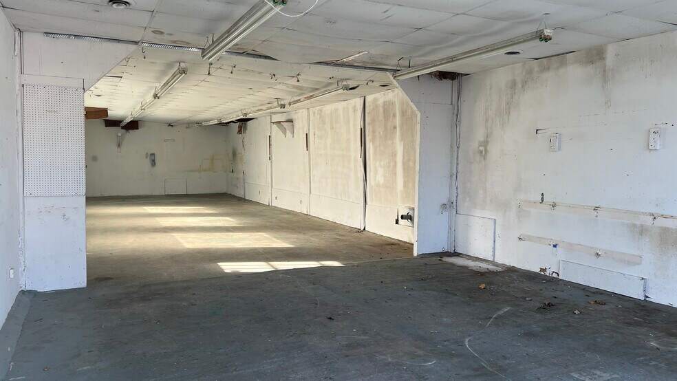 More Photos Of 96 Lombard Ave, West Barnstable Manufacturing For Lease