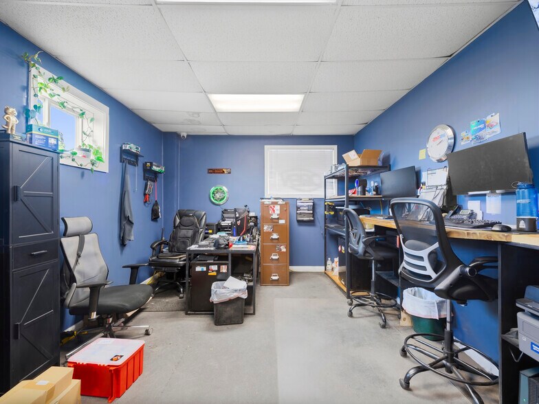 More Photos Of 2109 Spartanburg Hwy, East Flat Rock Industrial For Lease