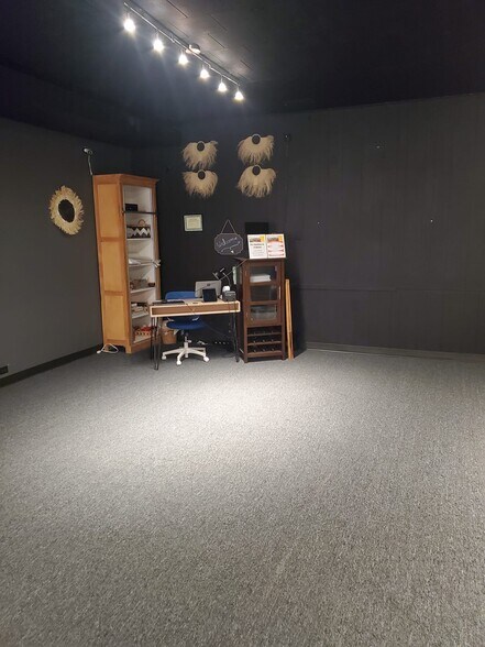 More Photos Of 4123-4125 Oakton St, Skokie Storefront For Lease