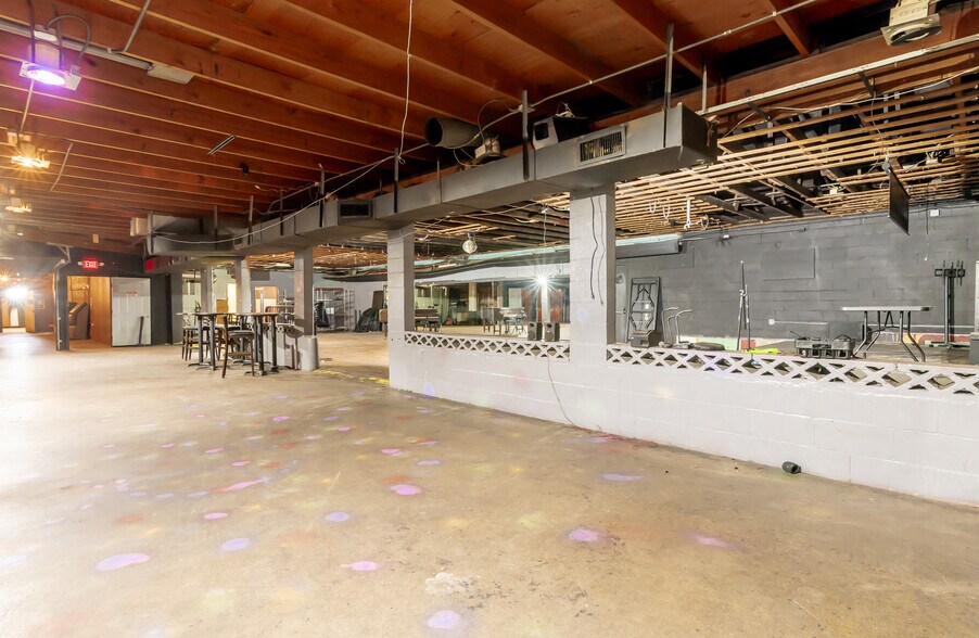 More Photos Of 1032 Story Ave, Louisville Bar For Lease