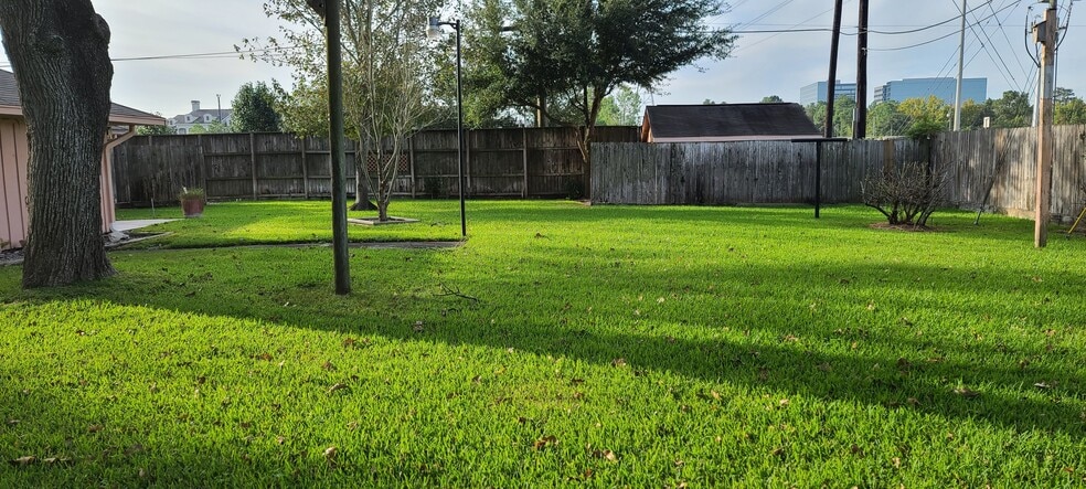 More Photos Of 1001 Blackhaw St, Houston Office Residential For Sale