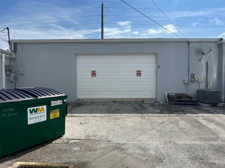 More Photos Of 500 N Old Dixie Hwy, Jupiter Light Manufacturing For Lease