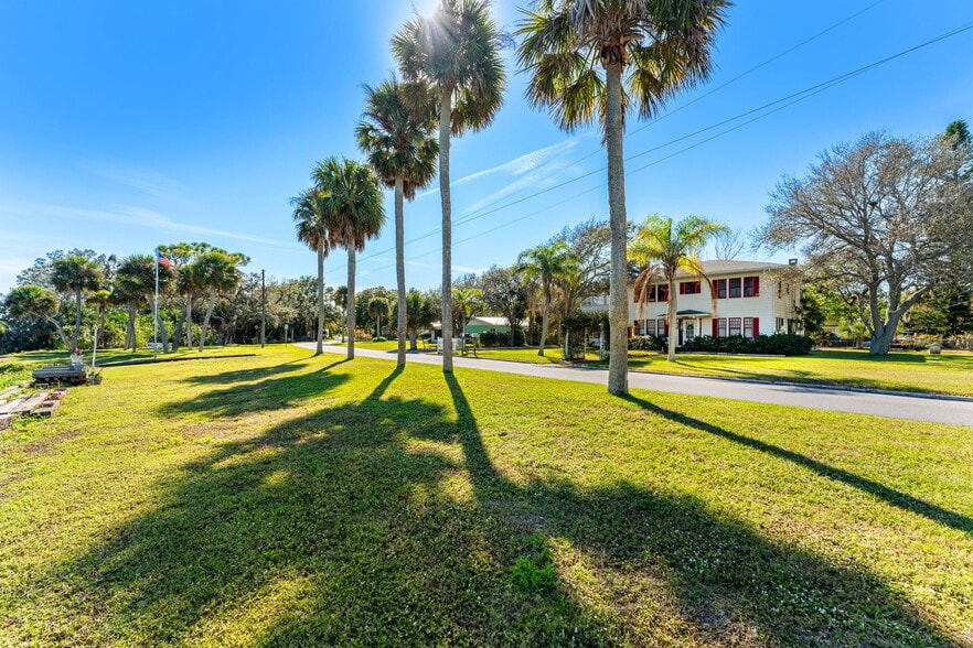 More Photos Of 2716 Riverview Dr, Melbourne Apartments For Sale
