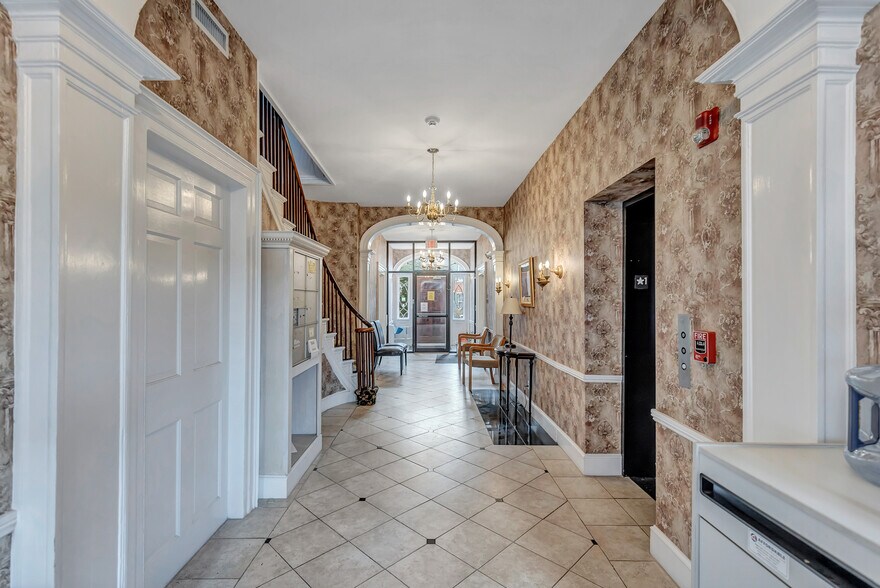 More Photos Of 32 Elm St, New Haven Office Residential For Lease