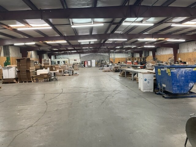 More Photos Of 175 Commerce Dr, Chatsworth Industrial For Lease