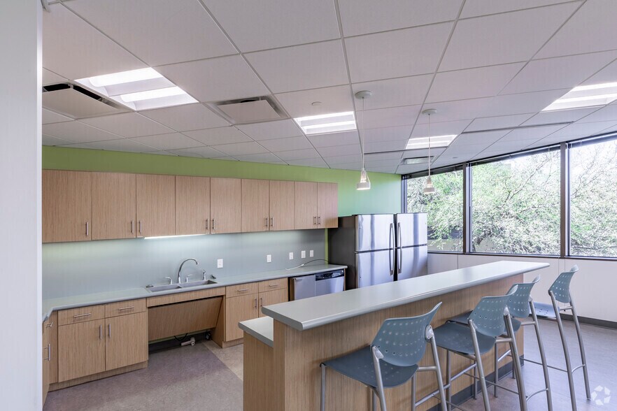 More Photos Of 613 NW Loop 410, San Antonio Office For Lease