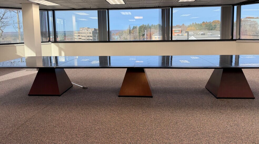 More Photos Of 420 Lakeside Ave, Marlborough Office For Lease