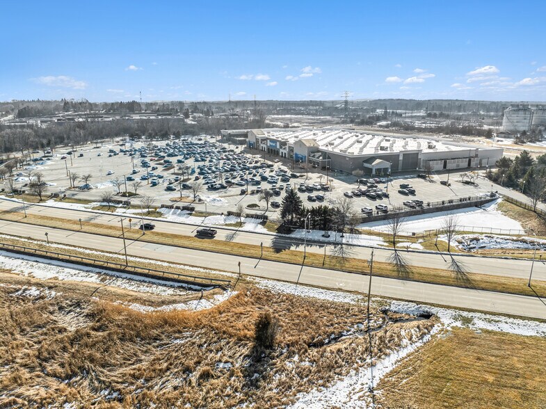 More Photos Of W190N9855 Appleton Ave, Germantown Freestanding For Sale