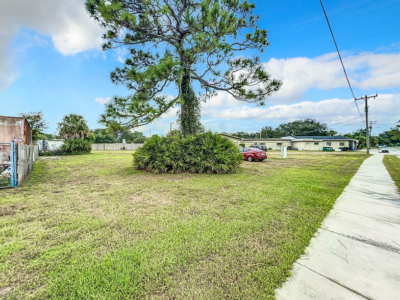 More Photos Of 2553-2565 Park Dr, Sanford Freestanding For Sale