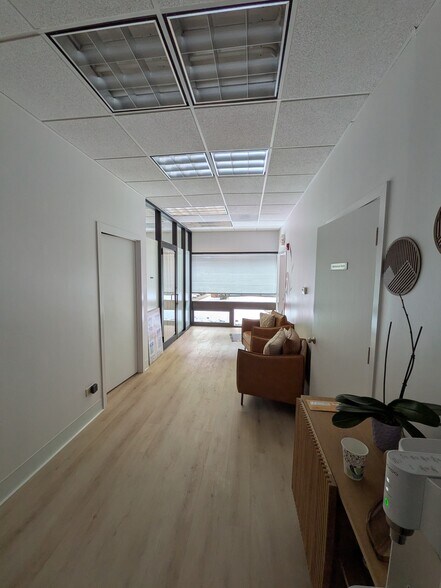 More Photos Of 666 Dundee Rd, Northbrook Office For Sale