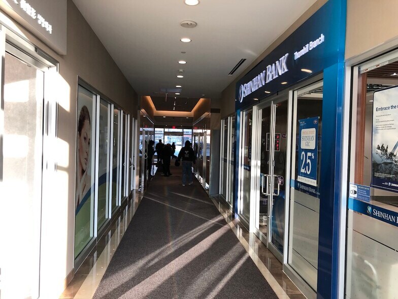 More Photos Of 7191 Yonge St, Markham Medical For Sale