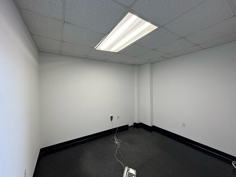 More Photos Of 3384 NE 34th ave, Wildwood Unknown For Lease