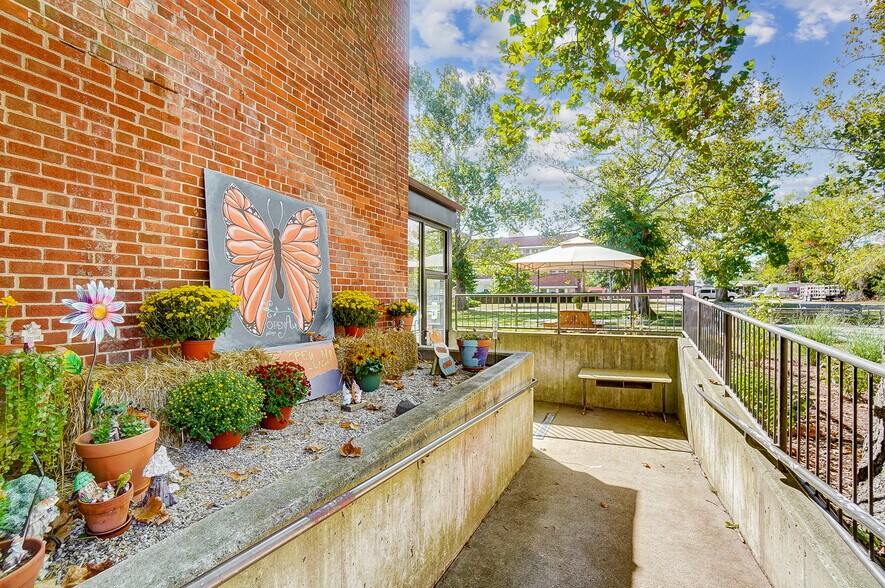 More Photos Of 800 Livermore St, Yellow Springs Research And Development For Sale