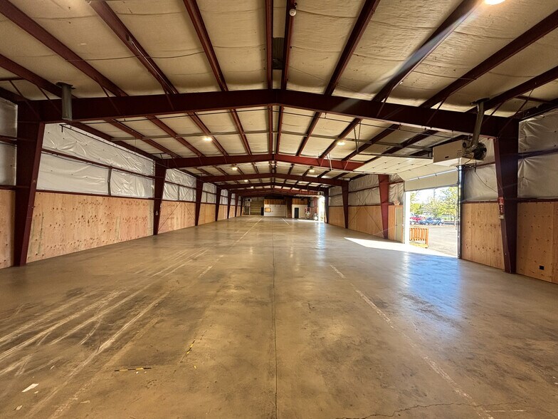 More Photos Of 250 SE Booth Bend Rd, McMinnville Manufacturing For Lease