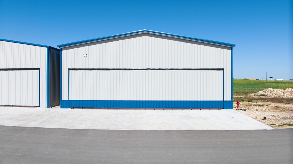 Primary Photo Of 15850 Salado Airport, Unit 11, Salado Airplane Hangar For Sale