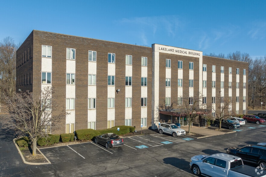 More Photos Of 25701 N Lakeland Blvd, Cleveland Medical For Lease