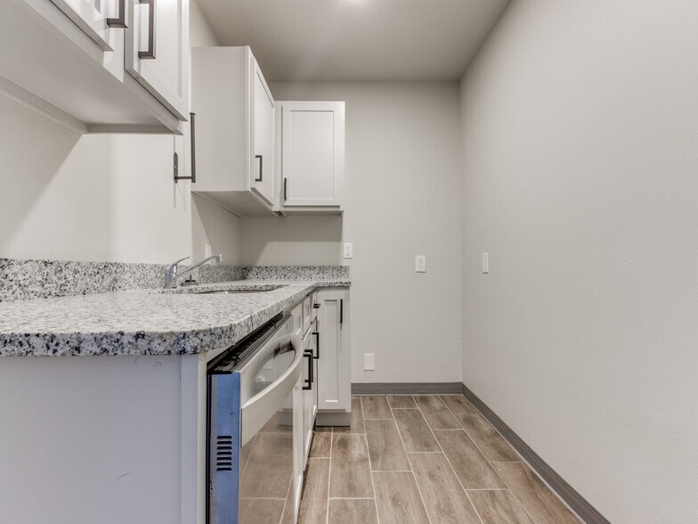 More Photos Of 18608 NE 23rd St, Harrah Light Distribution For Lease
