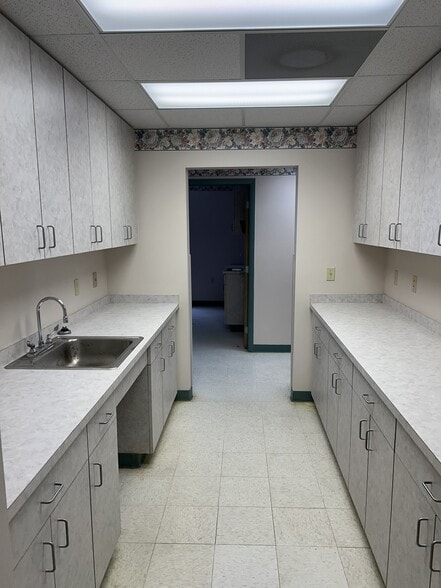 More Photos Of 289 SW Range St, Madison Medical For Lease