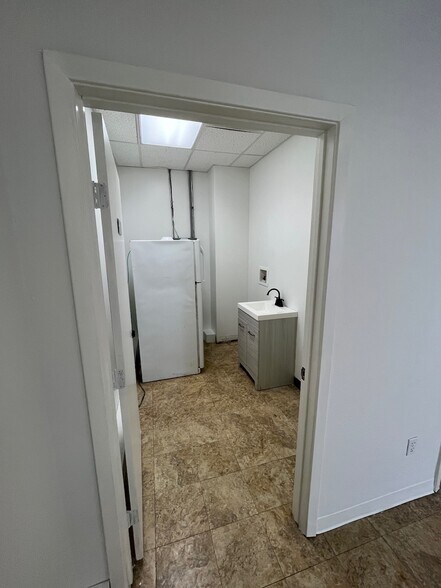 More Photos Of 1535 Spring Cypress Rd, Spring Storefront For Lease