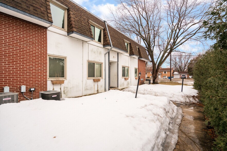 More Photos Of 2220 W 98th St, Bloomington Apartments For Sale