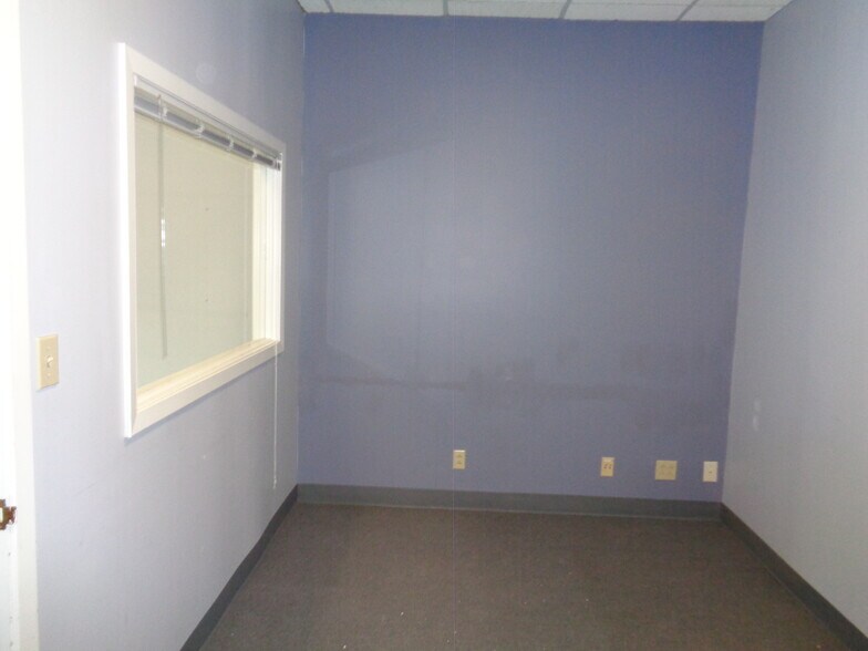 More Photos Of 3903-3913 S Lynn Ct, Independence Office For Sale