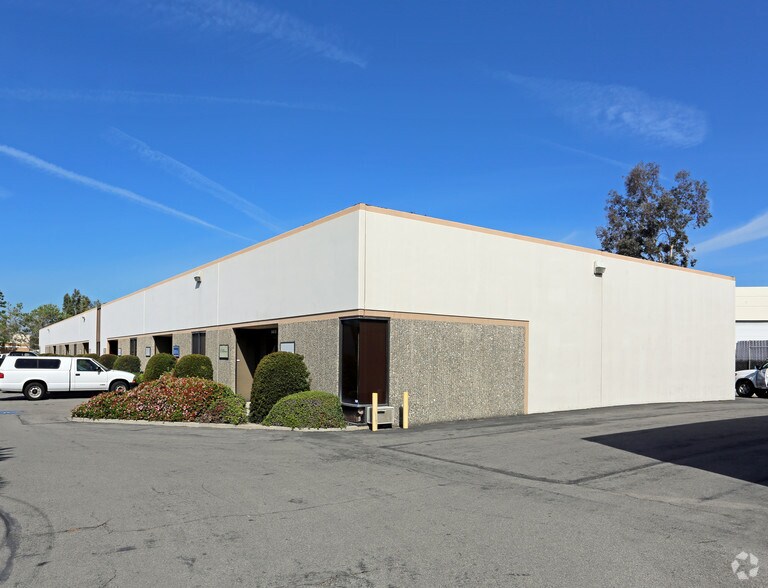 More Photos Of 634 N Poplar St, Orange Unknown For Lease