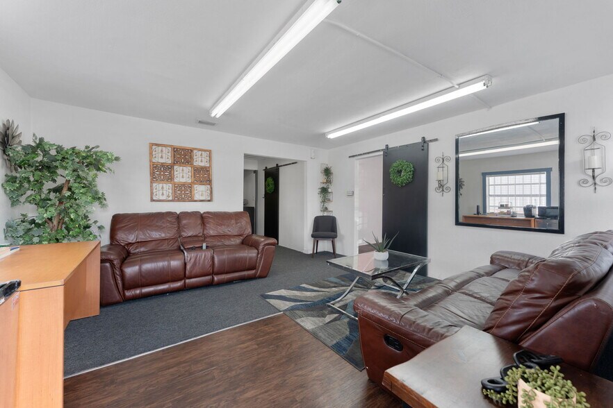 More Photos Of 1814 S Parsons Ave, Seffner Auto Dealership For Sale