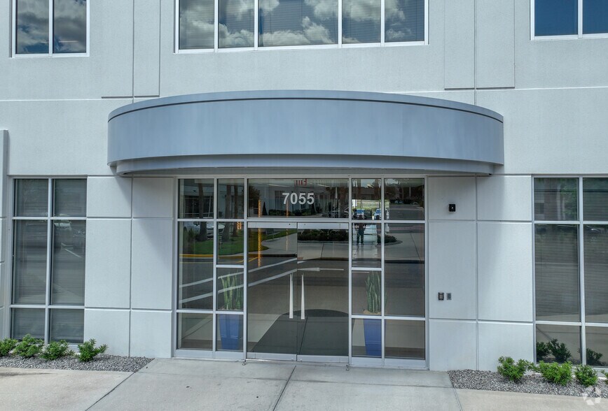 More Photos Of 7055 S Kirkman Rd, Orlando Office For Lease