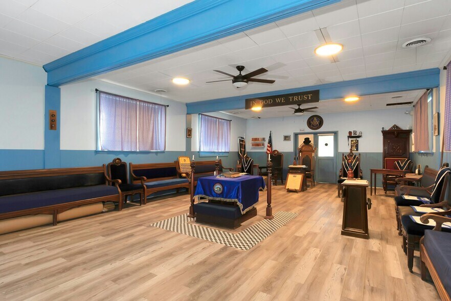 More Photos Of 37 Old Route 9W, New Windsor Township Specialty For Sale