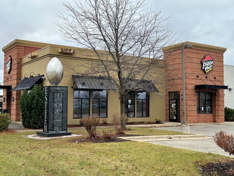 More Photos Of 859 Lombardi Ave, Green Bay Restaurant For Sale