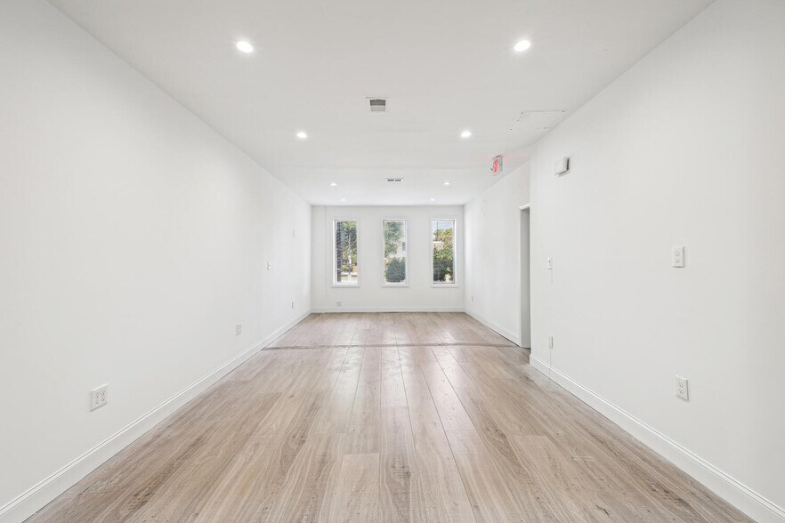 More Photos Of 1802 11th St NW, Washington Office For Lease