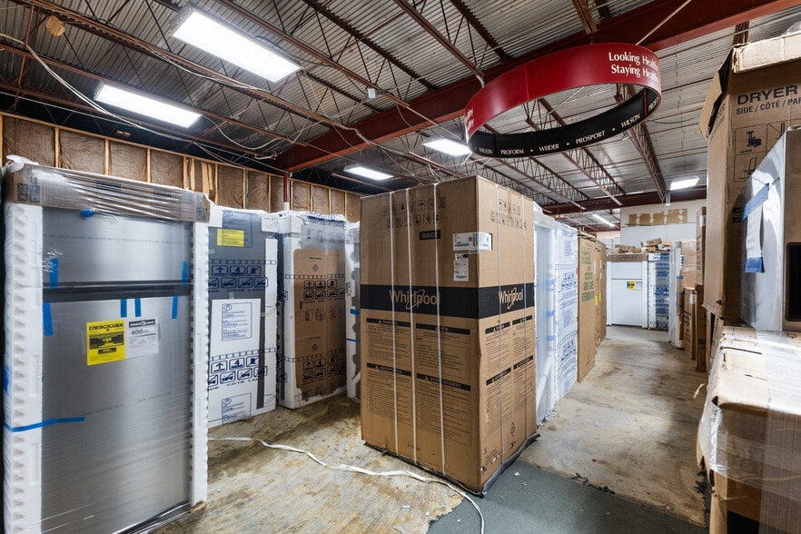 More Photos Of 3101 N 10th St, McAllen General Retail For Lease