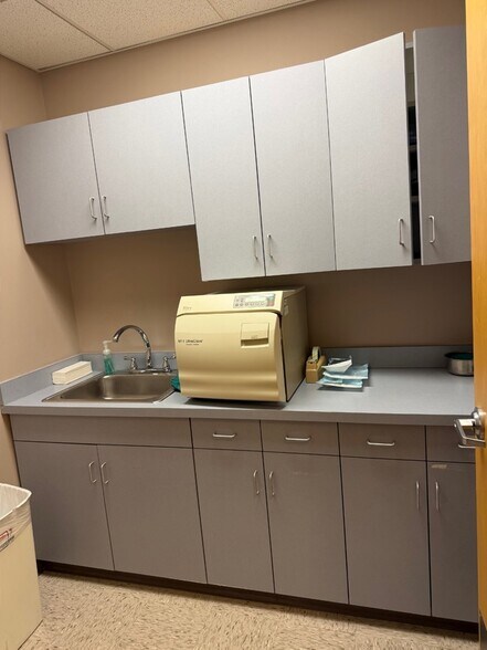 More Photos Of 120 Simsbury Rd, Avon Medical For Lease