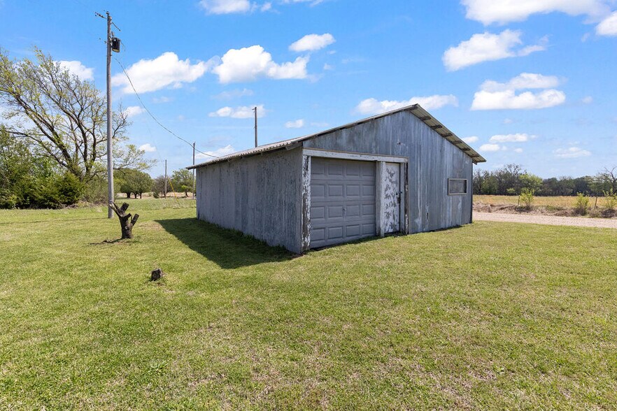 More Photos Of 58225 US-60, Fairland General Retail For Sale