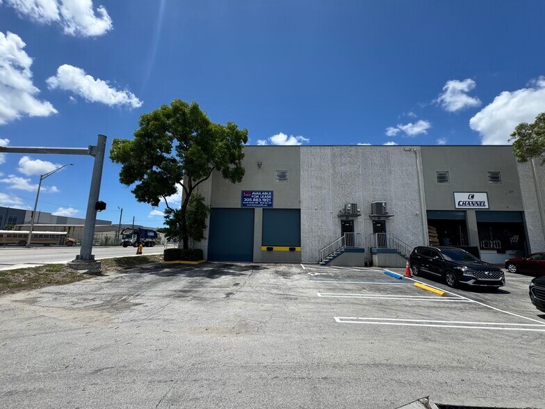 More Photos Of 8700-8796 NW 100th St, Medley Warehouse For Lease