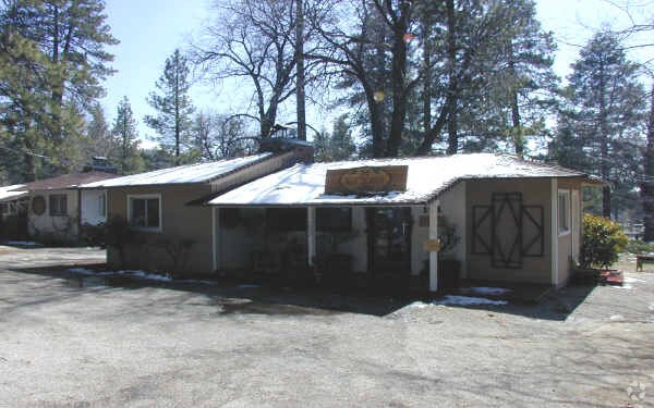 More Photos Of 54325-54385 N Circle Dr, Idyllwild-Pine Cove Storefront Retail Office For Lease